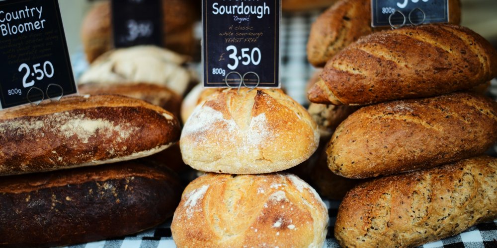 Which city spent the most in bakeries last year?